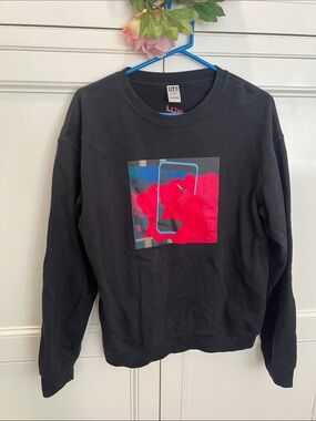 Uniqlo Sweatshirt with Pink Pop Art Graphic 🫒